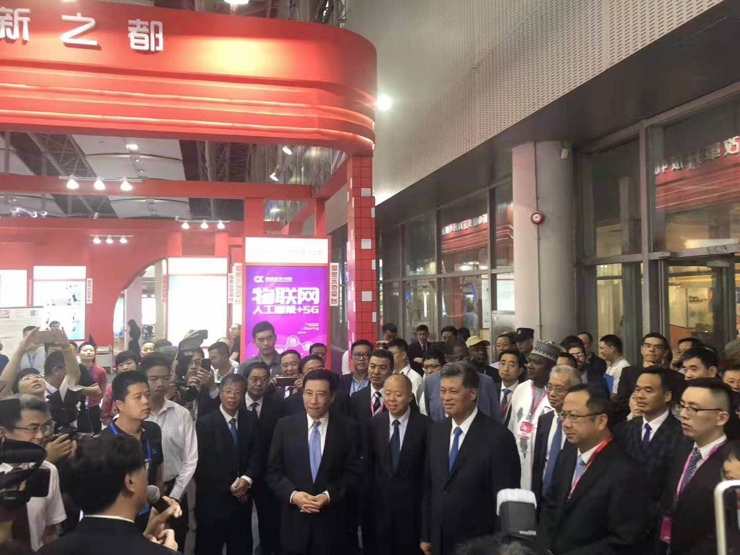 工業(yè)和信息化部黨組書記、部長苗圩，廣東省省長馬興瑞等省部級(jí)領(lǐng)導(dǎo)視察我司