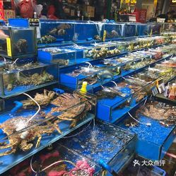 走進(jìn)黃沙海鮮水產(chǎn)交易市場(chǎng) 鮮活的海洋盛宴與零售新體驗(yàn)